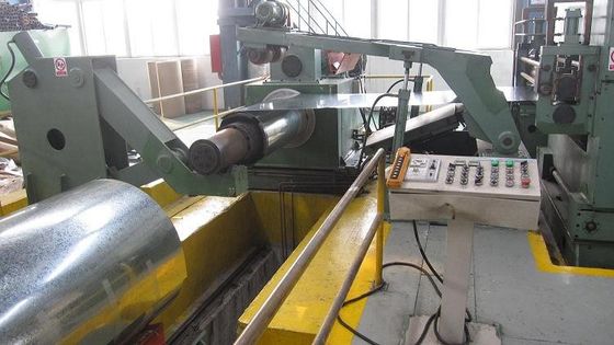 購入 SGCC SGCD JIS G3302の熱い浸された電流を通された鋼鉄ストリップは上塗を施してある鋼鉄コイルを亜鉛でメッキする online manufacture